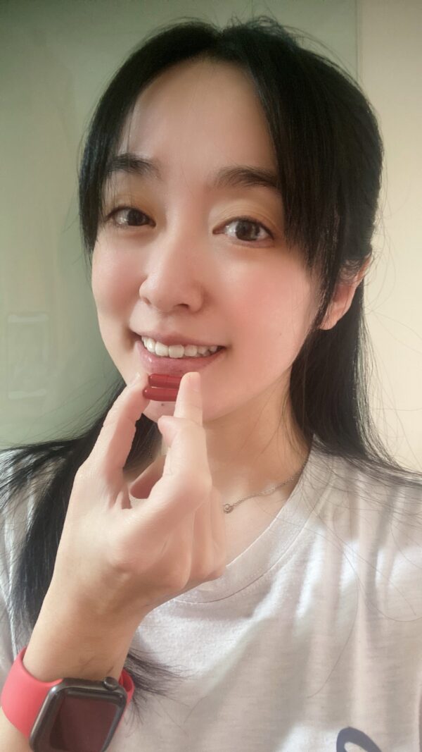 ✨第三代晶速晰-晶亮成分高補給✨長時間使用3C,讓你數位疲勞了嗎❓採用美國臨床葉黃素與玉米黃素黃金比例10:2 ,游離型雙專利好吸收,2粒達30mg : 6mg高補給劑量✅雨生紅球藻蝦紅素,業界高含量8mg❗️✅日本95%高純度透明質酸鈉💦✅雙重花青素-日本專利黑豆x歐洲專利藍莓✅專利素食微藻DHA✅維生素C +維生素E +鋅+硒酵母。全方位的晶亮水潤配方,適合全家大小,給您清晰透徹精彩生活❗️