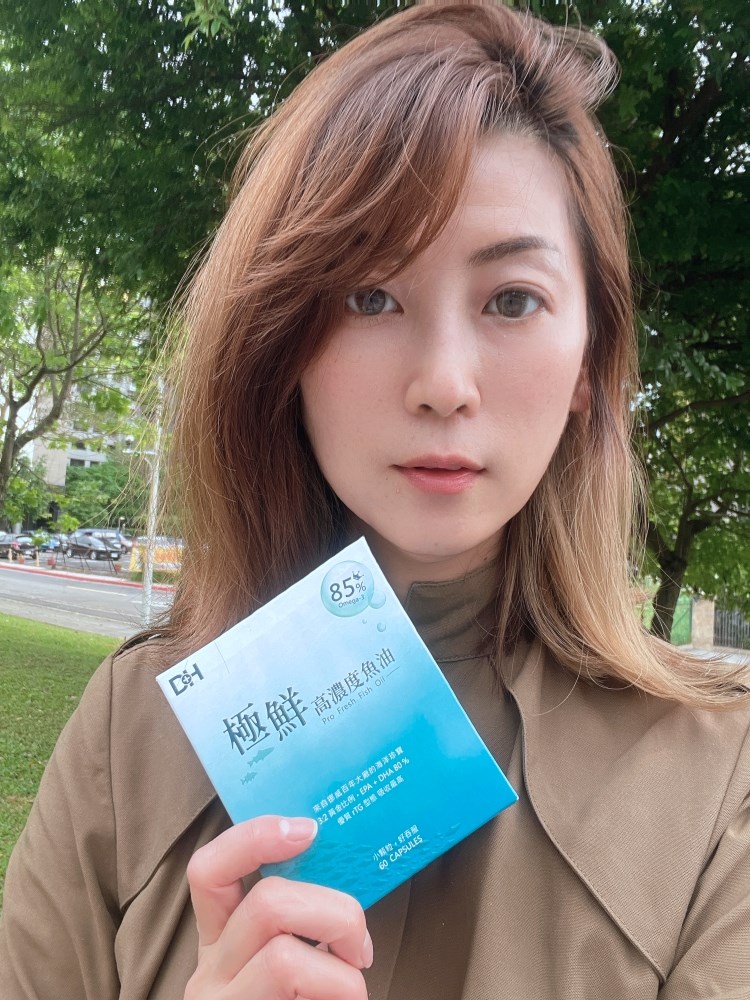 ✨極鮮高濃度魚油-來自挪威的頂級新鮮魚油🐟✨✅提供人體黃金比例 → EPA:DHA = 3:2,SGS檢驗 Omega-3 含量高達94%,業界最低氧化指標✅天然rTG型式,小分子好吸收✅榮獲4大永續認證 → 配額管理、不過度捕撈✅鋁片密封、獨立包裝,維持魚油新鮮度