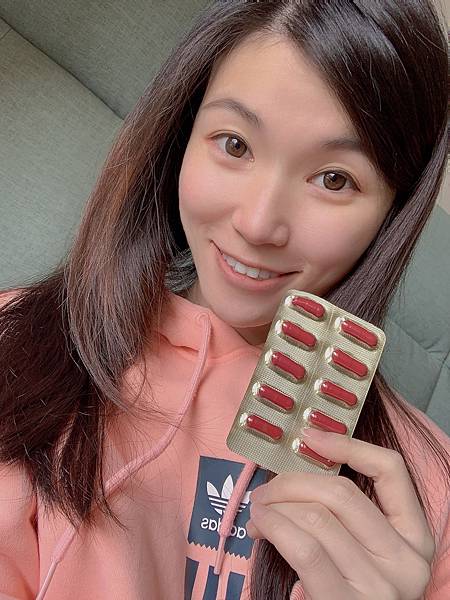 ✨第三代晶速晰-晶亮成分高補給✨長時間使用3C,讓你數位疲勞了嗎❓採用美國臨床葉黃素與玉米黃素黃金比例10:2 ,游離型雙專利好吸收,2粒達30mg : 6mg高補給劑量✅雨生紅球藻蝦紅素,業界高含量8mg❗️✅日本95%高純度透明質酸鈉💦✅雙重花青素-日本專利黑豆x歐洲專利藍莓✅專利素食微藻DHA✅維生素C +維生素E +鋅+硒酵母。全方位的晶亮水潤配方,適合全家大小,給您清晰透徹精彩生活❗️